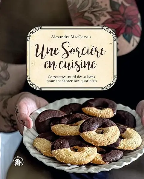 Couverture : Une sorcière en cuisine: 60 recettes au fil des saisons pour enchanter son quotidien