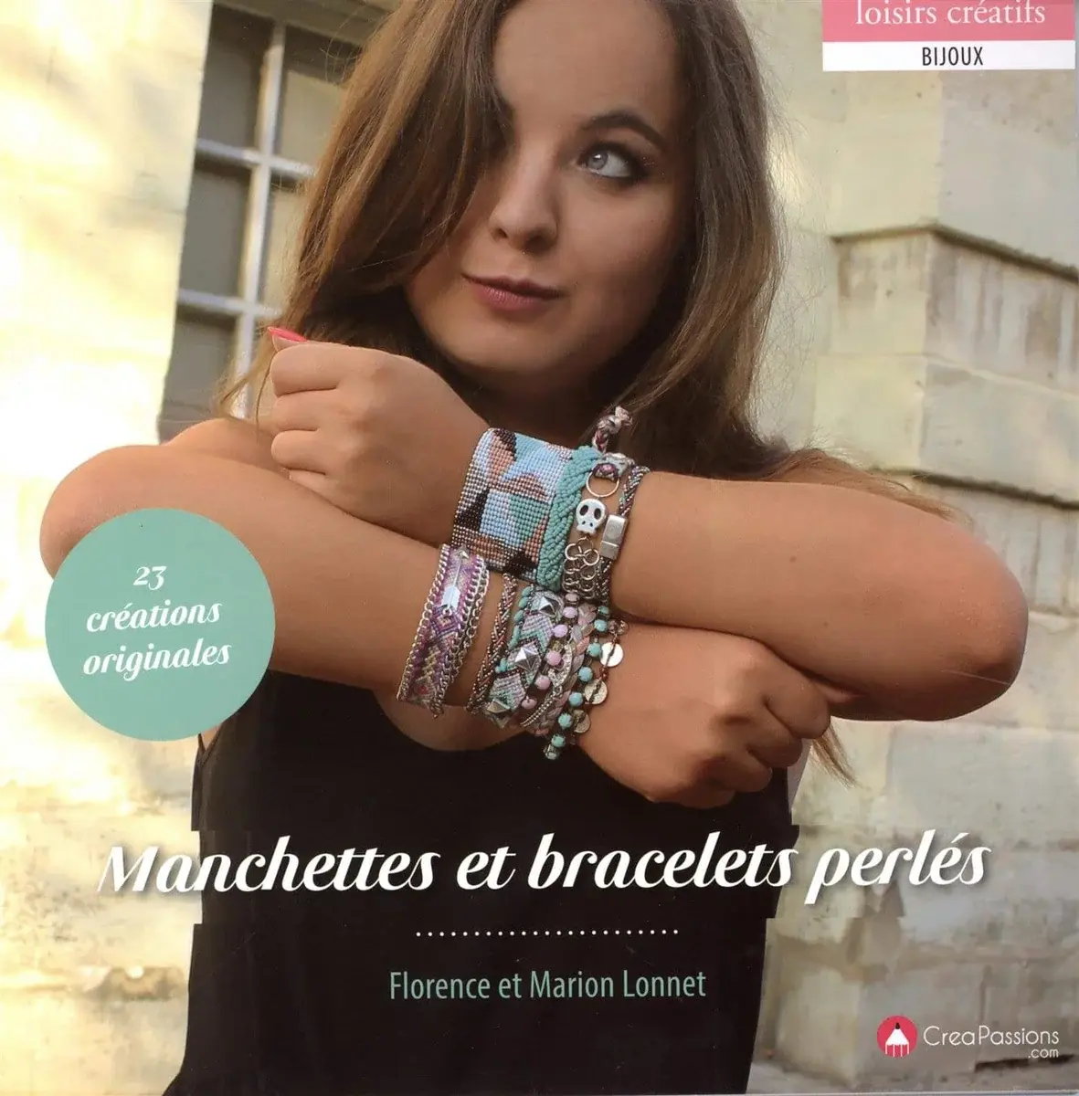 Couverture : Manchettes et bracelets perlés