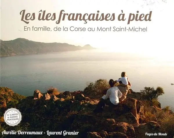 Couverture : Les îles françaises à pied: En famille, de la Corse au Mont Saint-Michel