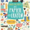 Cahier d'activités avec papier et crayon